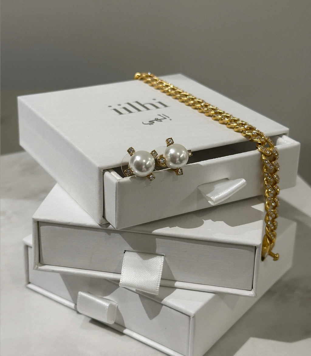 Gold pearl earrings
